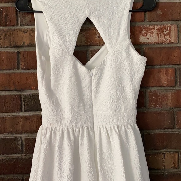 White dress - Picture 4 of 4